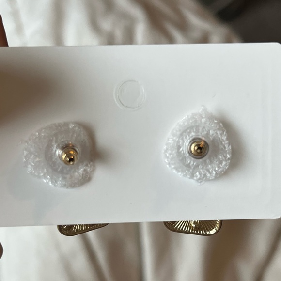 💥2 for $18💥 Gorgeous Sparkling Drop Earrings in Pink or Dark Blue! - Picture 7 of 9